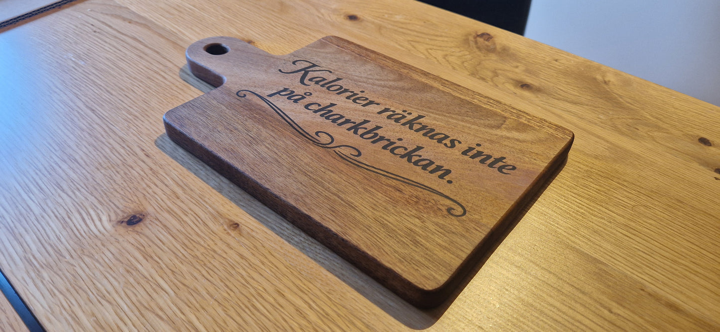 Personlig Serveringsbräda med gravyr - 29 x 17 cm